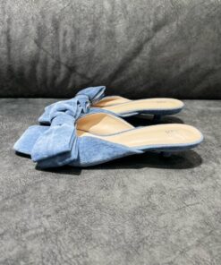 Alternative view of Bowty Blues